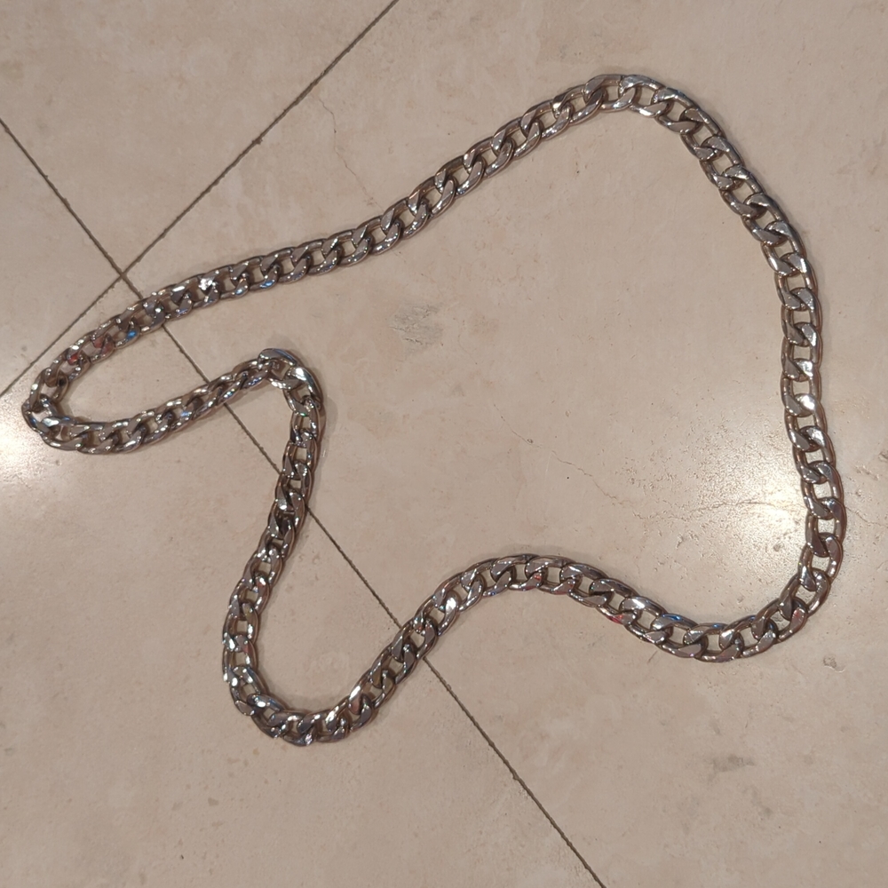 HRH chain necklace